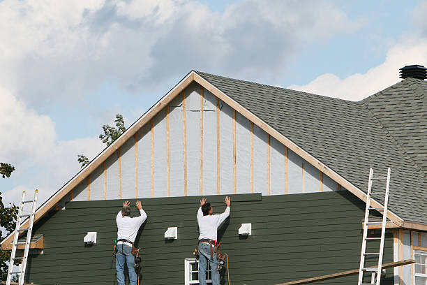 Professional Siding technician working in Warren, NJ